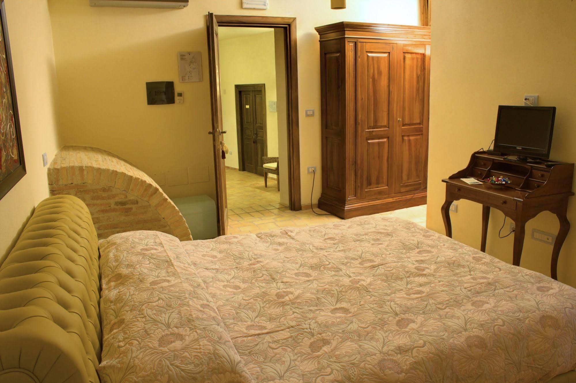 Relais Hotel Palazzo Castriota كوريليانو كالابرو المظهر الخارجي الصورة