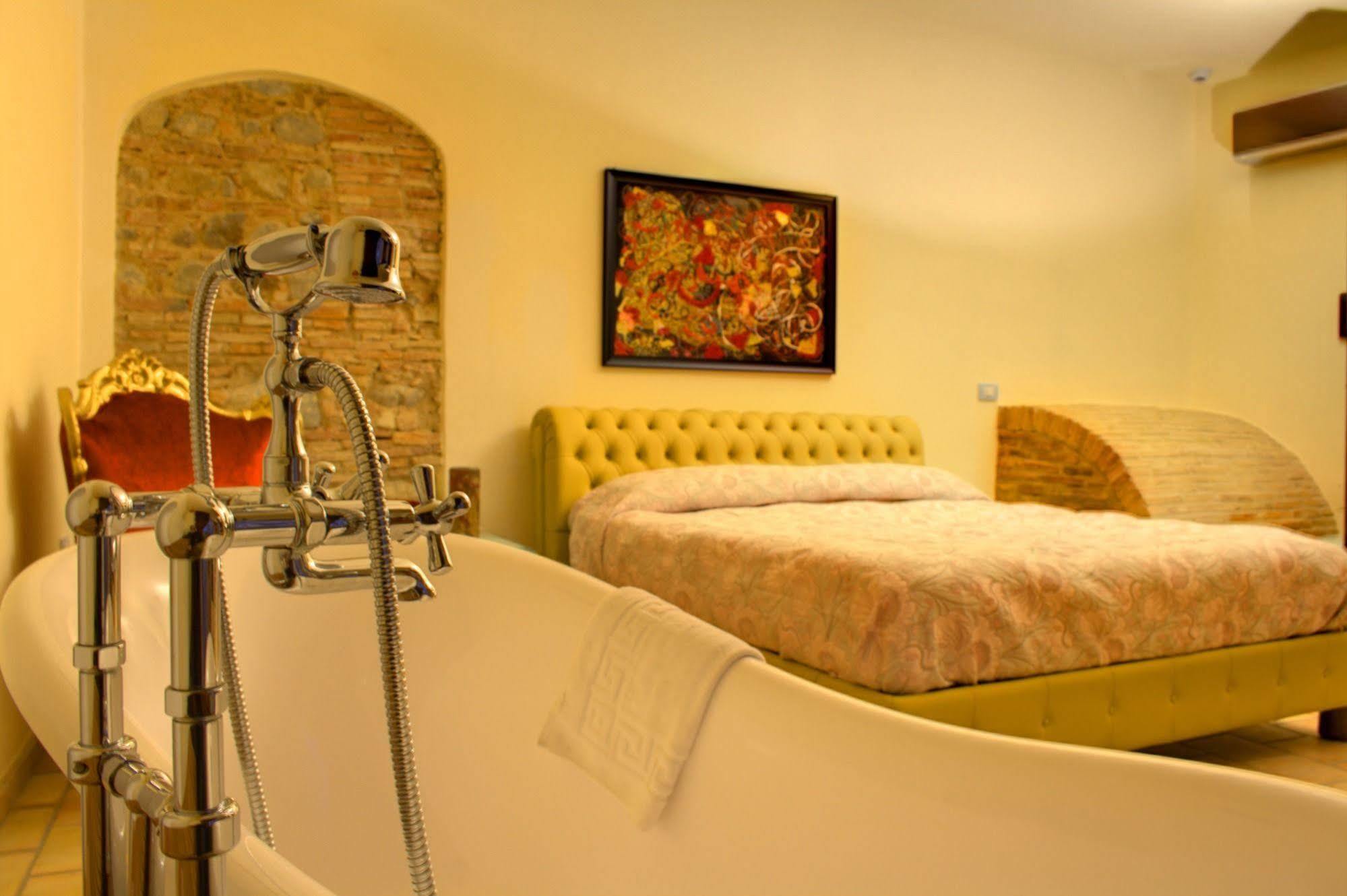 Relais Hotel Palazzo Castriota كوريليانو كالابرو المظهر الخارجي الصورة